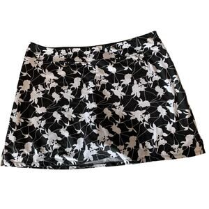 Tranquility by Colorado Clothing skort black and white size large